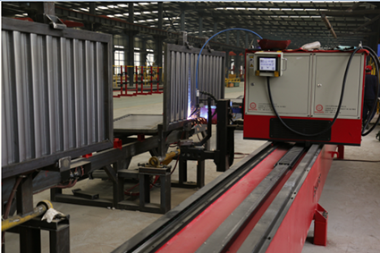 Automatic corrugated plate welding robot