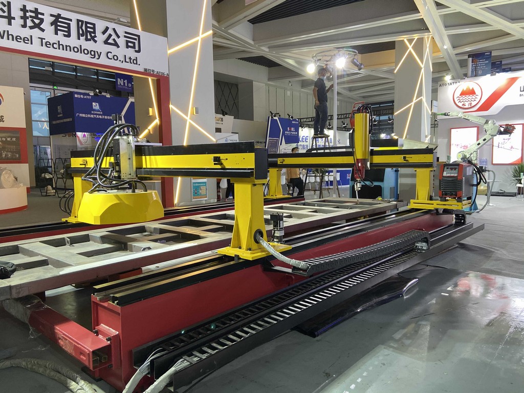 Box plate brake welding machine